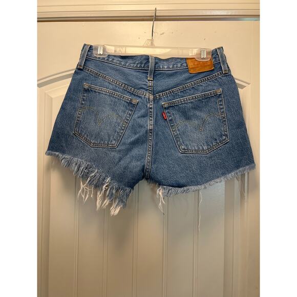Levi’s 501 Women’s High Waisted Cotton Distressed Denim Shorts Size‎ 28 Blue - Picture 2 of 3